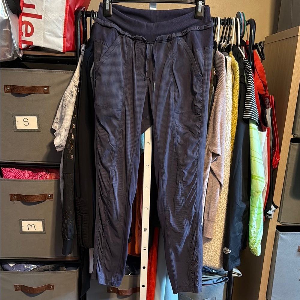 Lululemon Street To Dance Studio Crop No Liner Sz 4 Inkwell Navy Blue 4021